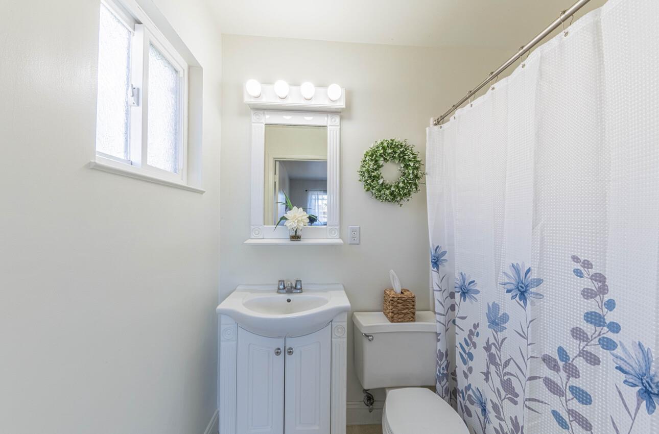 Detail Gallery Image 14 of 27 For 1489 Lassen Ave, Salinas,  CA 93906 - 4 Beds | 2 Baths
