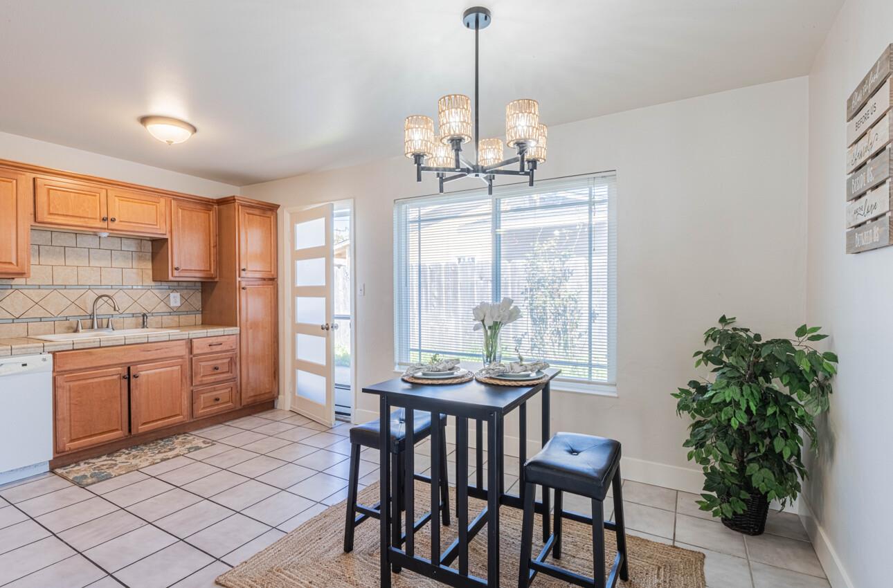 Detail Gallery Image 8 of 27 For 1489 Lassen Ave, Salinas,  CA 93906 - 4 Beds | 2 Baths