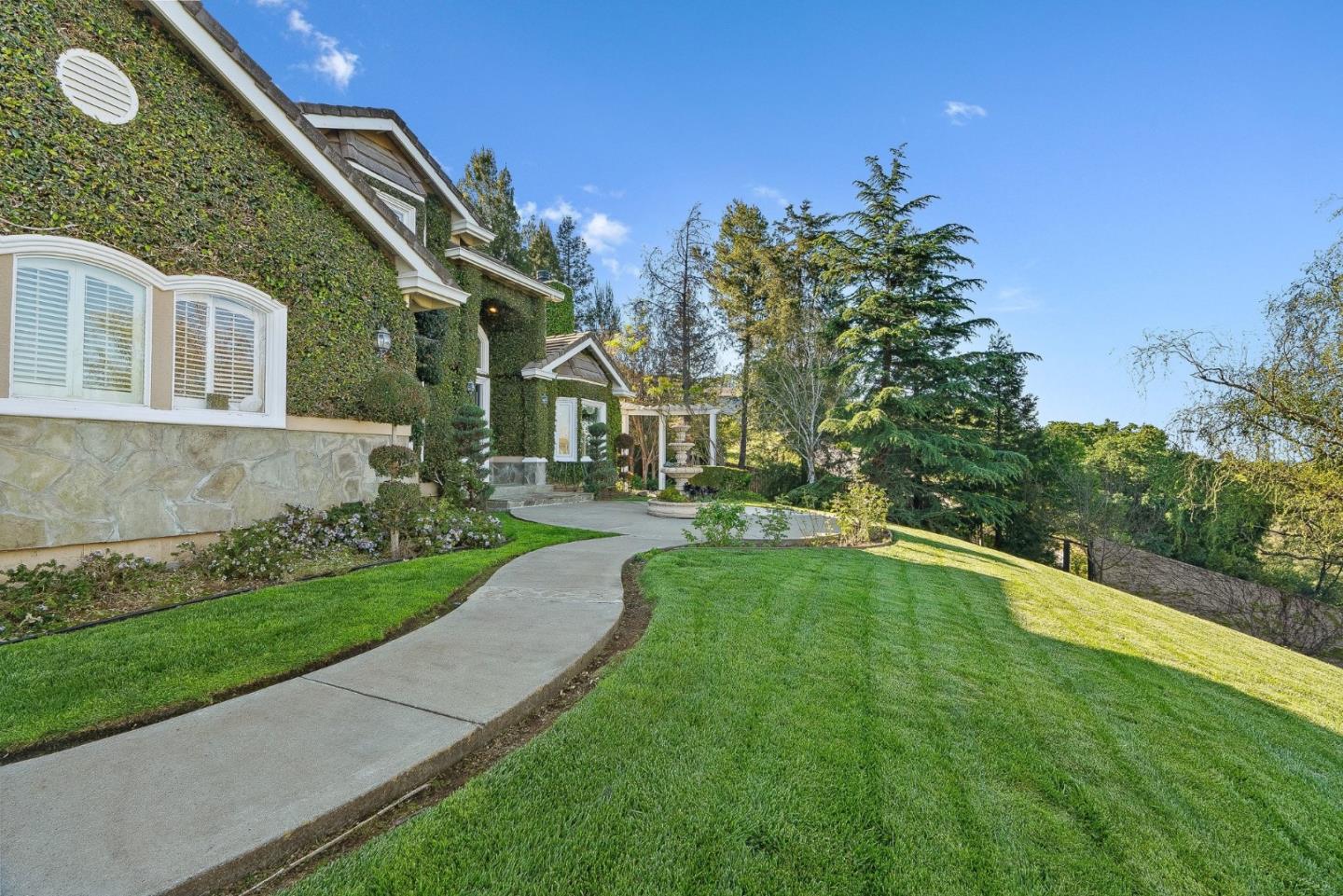 Detail Gallery Image 15 of 98 For 20397 Almaden Rd, San Jose,  CA 95120 - 4 Beds | 4/1 Baths