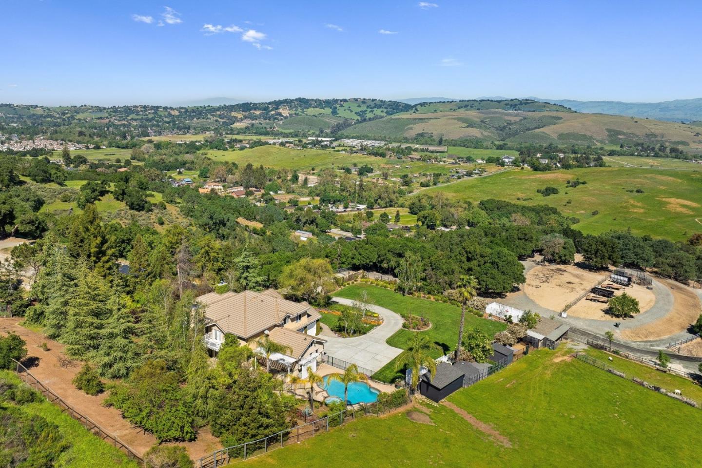 Detail Gallery Image 9 of 98 For 20397 Almaden Rd, San Jose,  CA 95120 - 4 Beds | 4/1 Baths