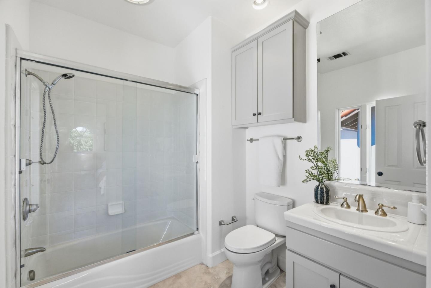 Detail Gallery Image 10 of 20 For 1333 Hoover St, Menlo Park,  CA 94025 - 2 Beds | 2/1 Baths