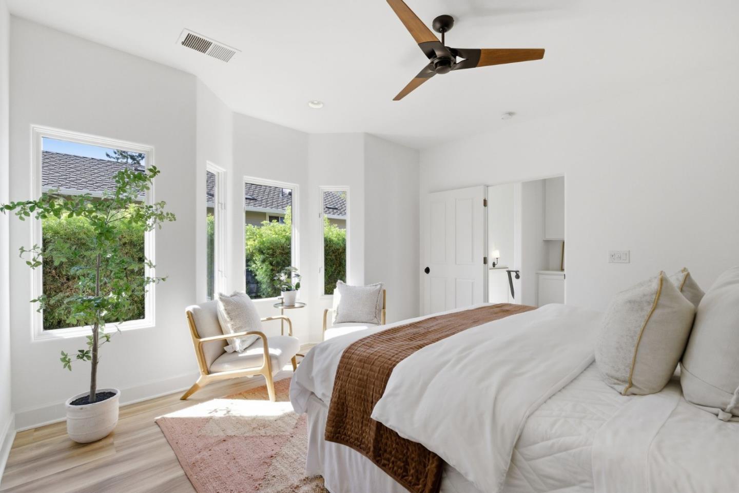 Detail Gallery Image 12 of 20 For 1333 Hoover St, Menlo Park,  CA 94025 - 2 Beds | 2/1 Baths