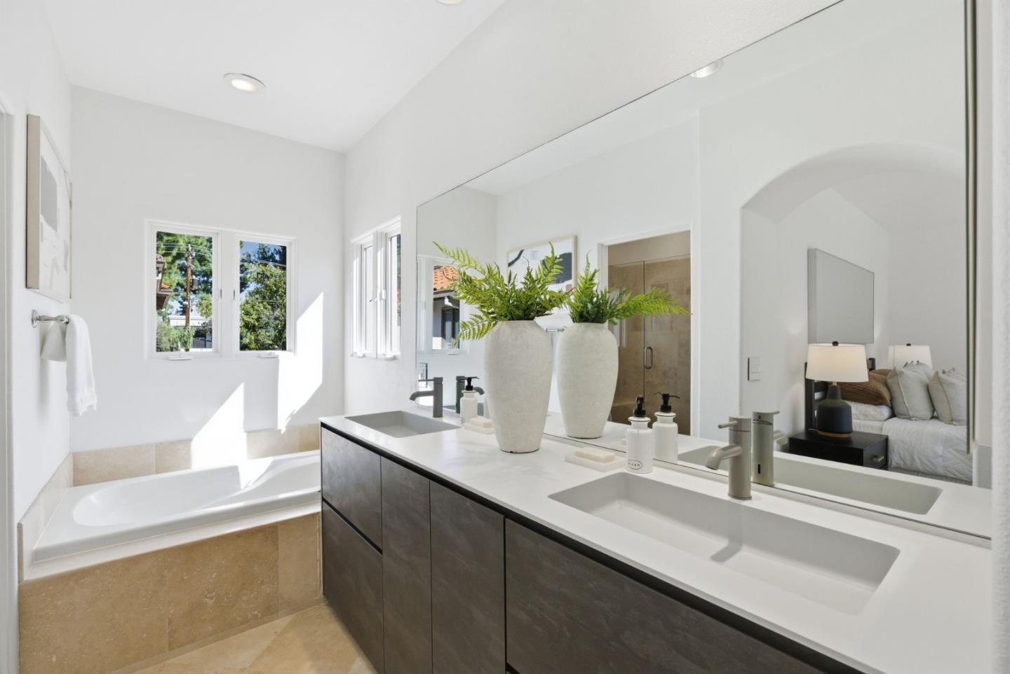 Detail Gallery Image 13 of 20 For 1333 Hoover St, Menlo Park,  CA 94025 - 2 Beds | 2/1 Baths