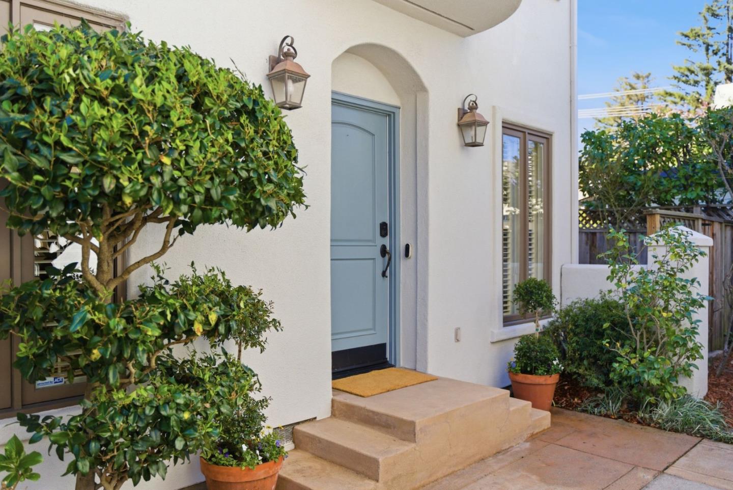 Detail Gallery Image 2 of 20 For 1333 Hoover St, Menlo Park,  CA 94025 - 2 Beds | 2/1 Baths