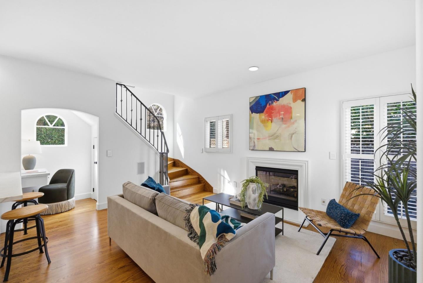 Detail Gallery Image 3 of 20 For 1333 Hoover St, Menlo Park,  CA 94025 - 2 Beds | 2/1 Baths