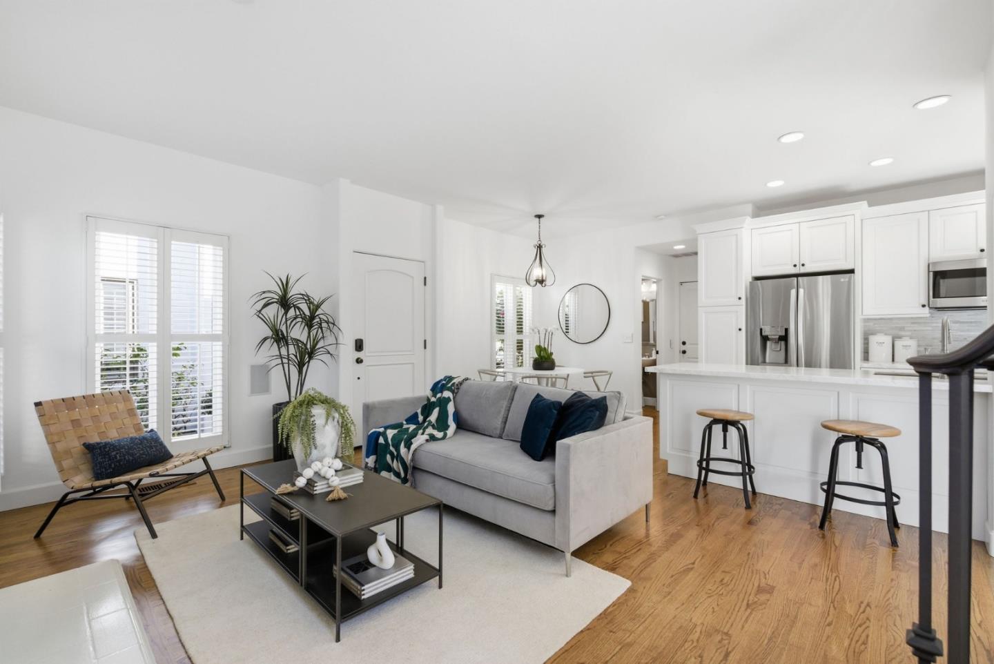 Detail Gallery Image 4 of 20 For 1333 Hoover St, Menlo Park,  CA 94025 - 2 Beds | 2/1 Baths