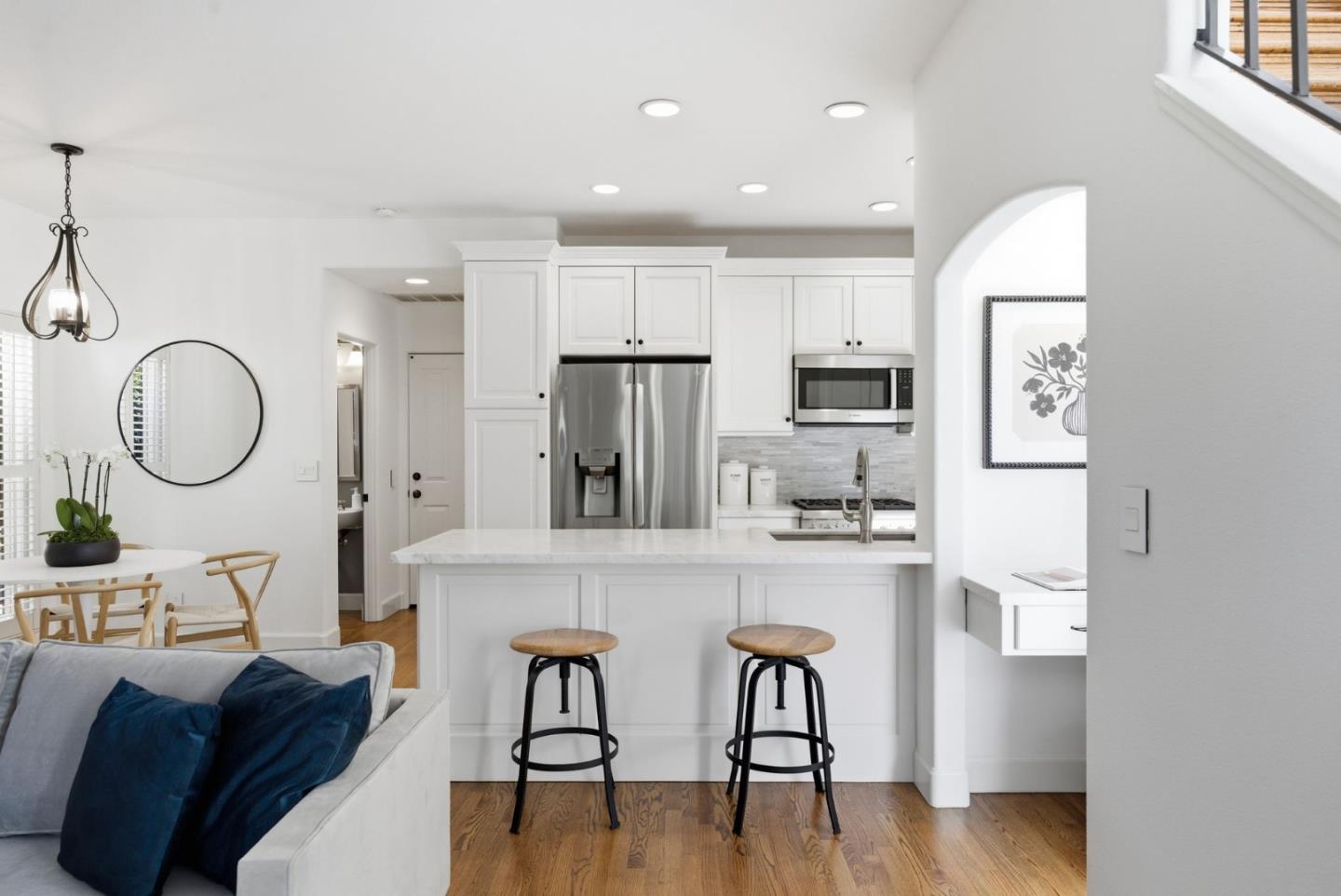 Detail Gallery Image 5 of 20 For 1333 Hoover St, Menlo Park,  CA 94025 - 2 Beds | 2/1 Baths