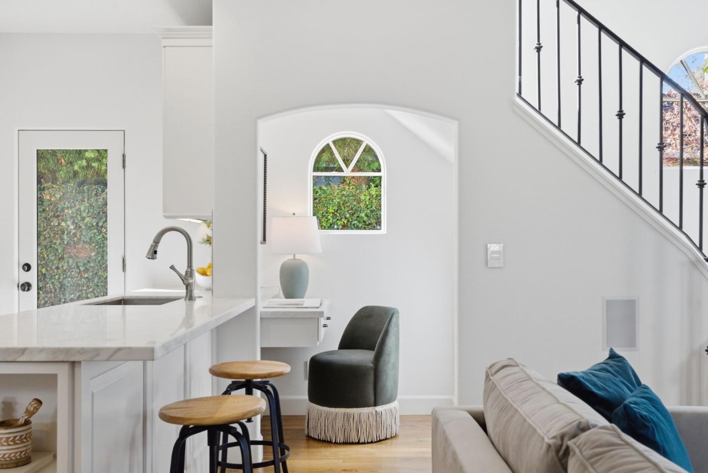 Detail Gallery Image 6 of 20 For 1333 Hoover St, Menlo Park,  CA 94025 - 2 Beds | 2/1 Baths