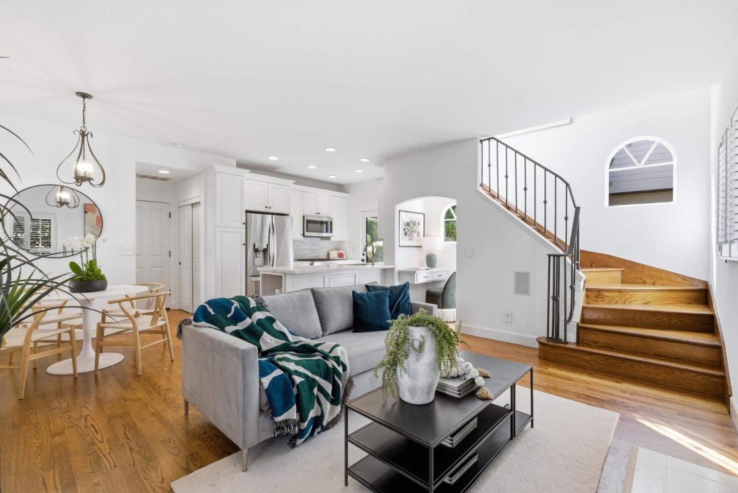 Detail Gallery Image 8 of 20 For 1333 Hoover St, Menlo Park,  CA 94025 - 2 Beds | 2/1 Baths