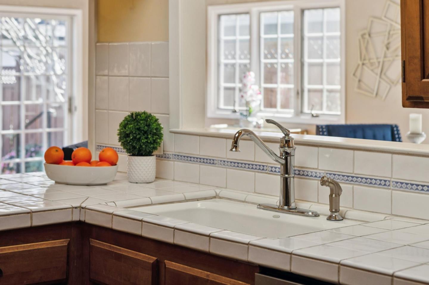 Detail Gallery Image 11 of 30 For 40 Robin Way, San Carlos,  CA 94070 - 2 Beds | 2 Baths