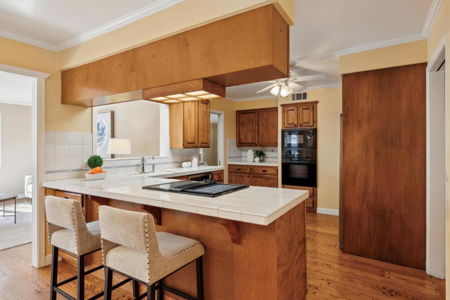 Detail Gallery Image 12 of 30 For 40 Robin Way, San Carlos,  CA 94070 - 2 Beds | 2 Baths