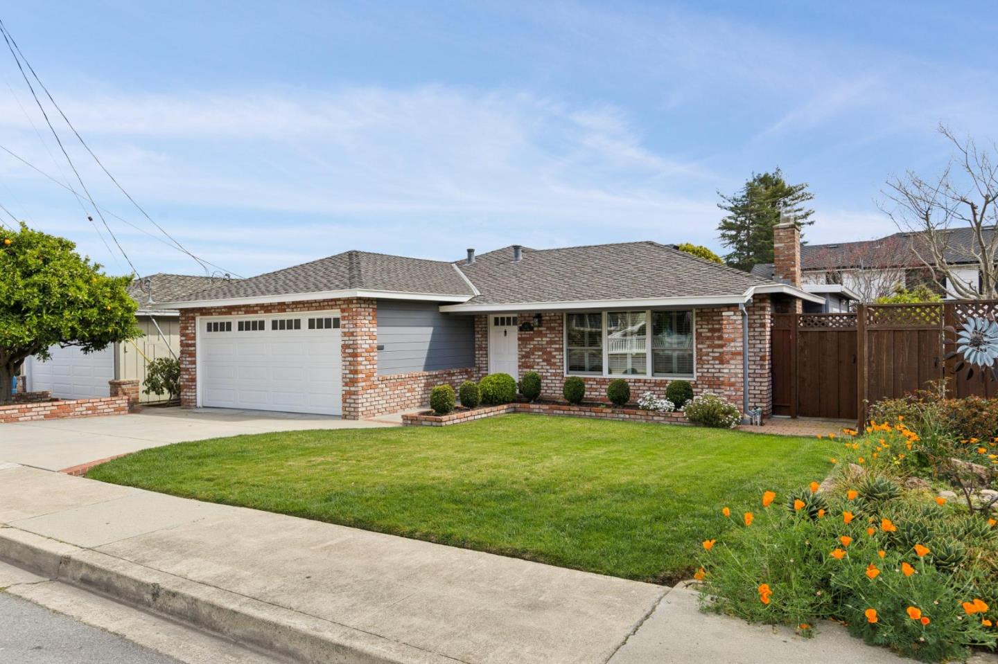 Detail Gallery Image 2 of 30 For 40 Robin Way, San Carlos,  CA 94070 - 2 Beds | 2 Baths