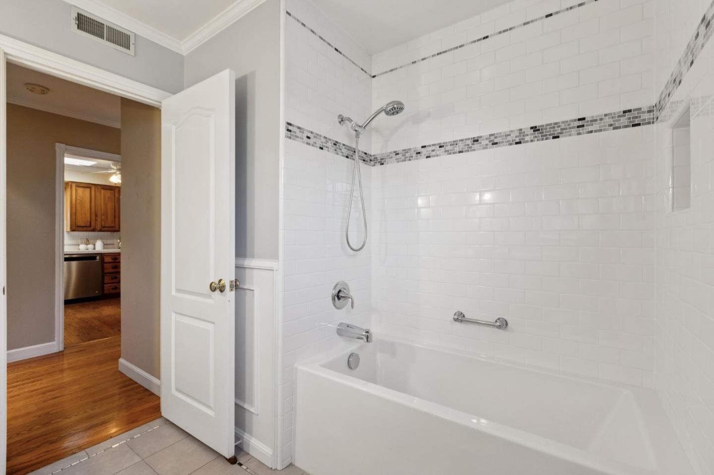 Detail Gallery Image 24 of 30 For 40 Robin Way, San Carlos,  CA 94070 - 2 Beds | 2 Baths