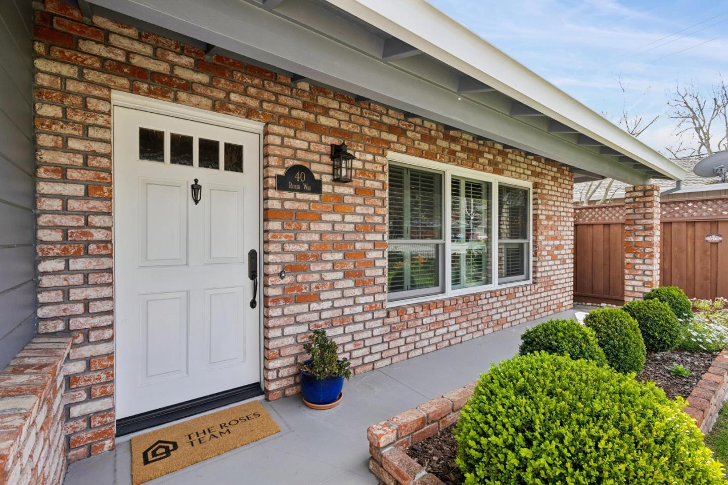 Detail Gallery Image 3 of 30 For 40 Robin Way, San Carlos,  CA 94070 - 2 Beds | 2 Baths