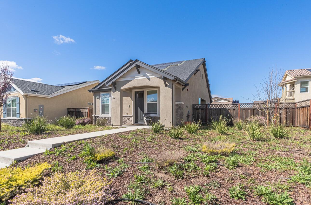 Detail Gallery Image 2 of 29 For 680 Lewis St, King City,  CA 93930 - 3 Beds | 2 Baths