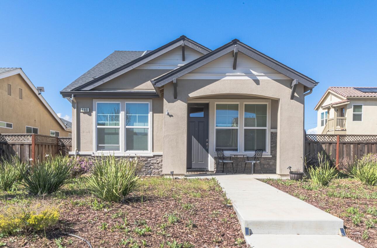 Detail Gallery Image 3 of 29 For 680 Lewis St, King City,  CA 93930 - 3 Beds | 2 Baths