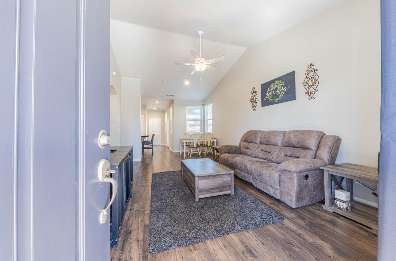 Detail Gallery Image 4 of 29 For 680 Lewis St, King City,  CA 93930 - 3 Beds | 2 Baths