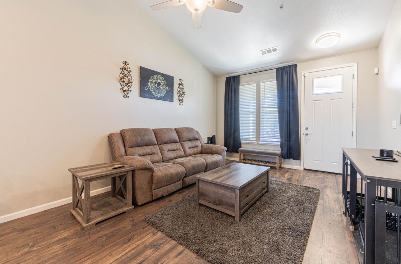 Detail Gallery Image 5 of 29 For 680 Lewis St, King City,  CA 93930 - 3 Beds | 2 Baths