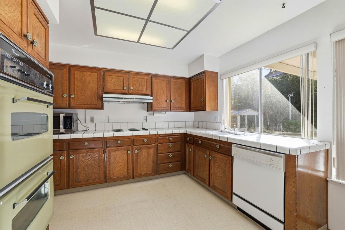 Detail Gallery Image 15 of 44 For 6227 via De Adrianna, San Jose,  CA 95120 - 3 Beds | 2 Baths