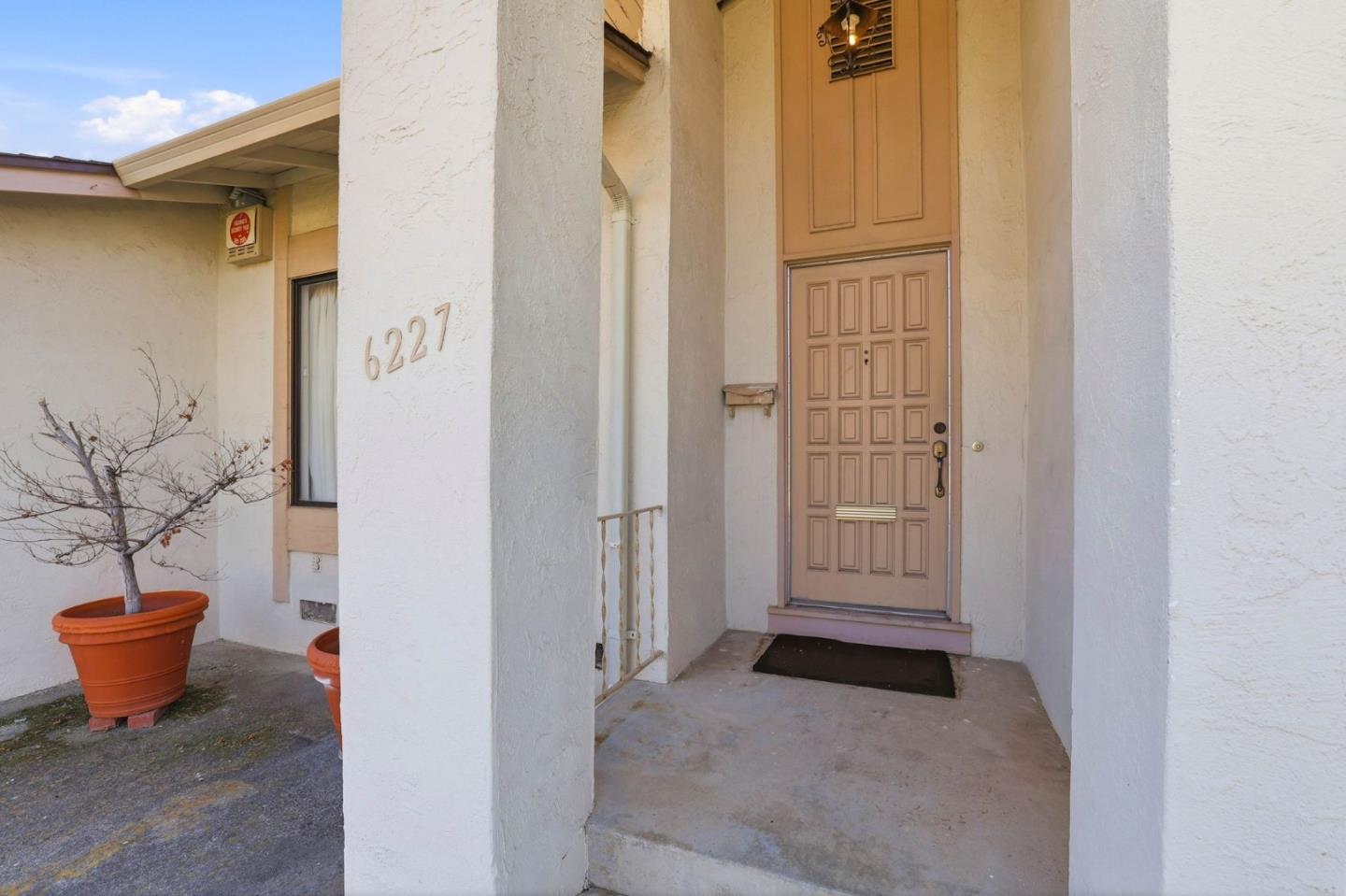 Detail Gallery Image 6 of 44 For 6227 via De Adrianna, San Jose,  CA 95120 - 3 Beds | 2 Baths