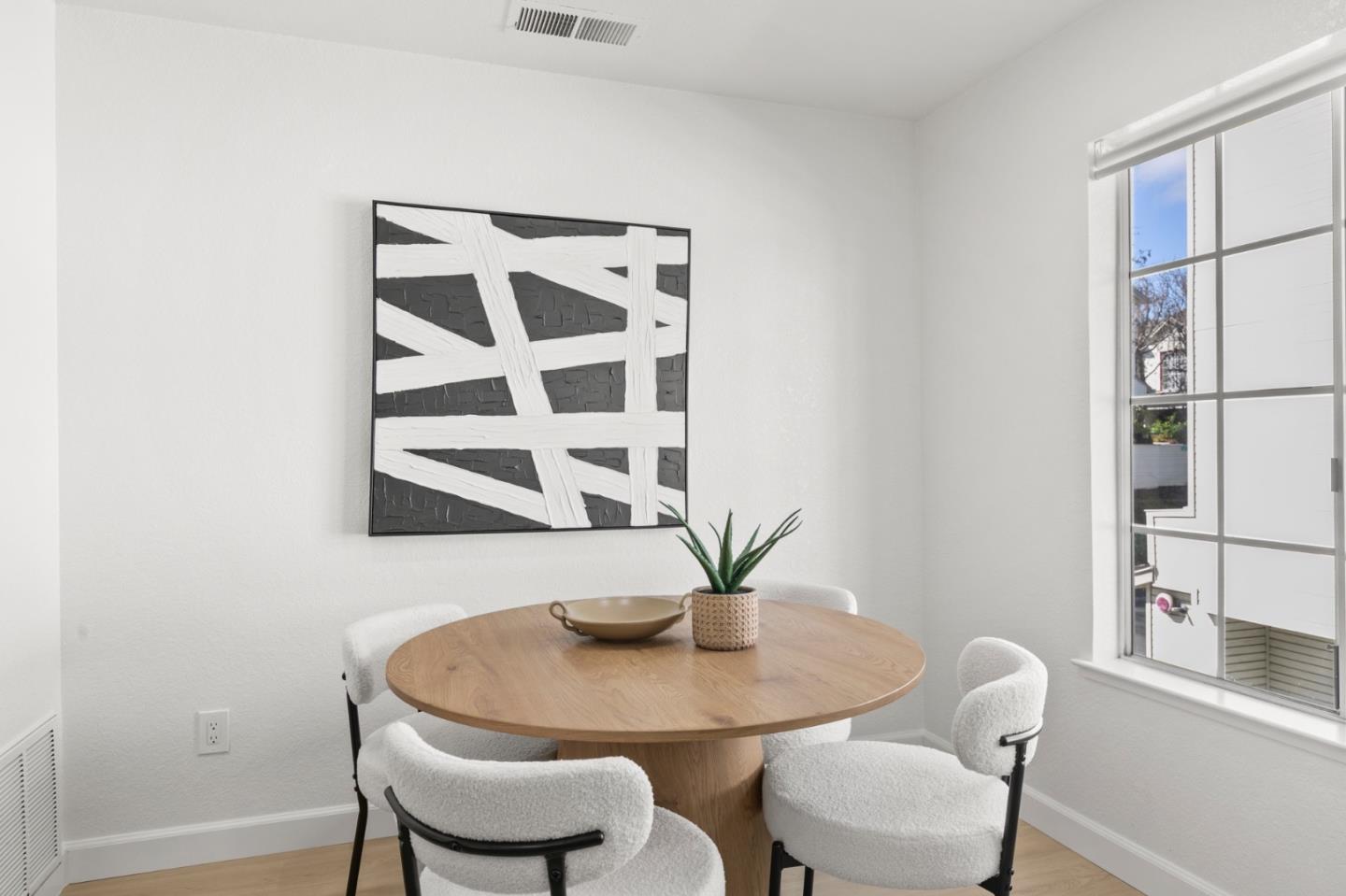 Detail Gallery Image 11 of 29 For 975 Belmont Ter #2,  Sunnyvale,  CA 94086 - 2 Beds | 2/1 Baths