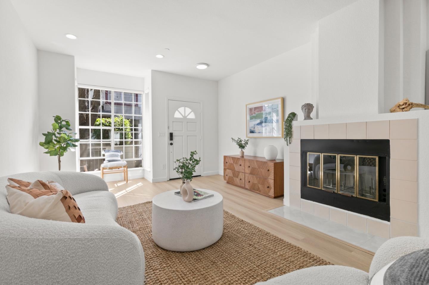 Detail Gallery Image 2 of 29 For 975 Belmont Ter #2,  Sunnyvale,  CA 94086 - 2 Beds | 2/1 Baths