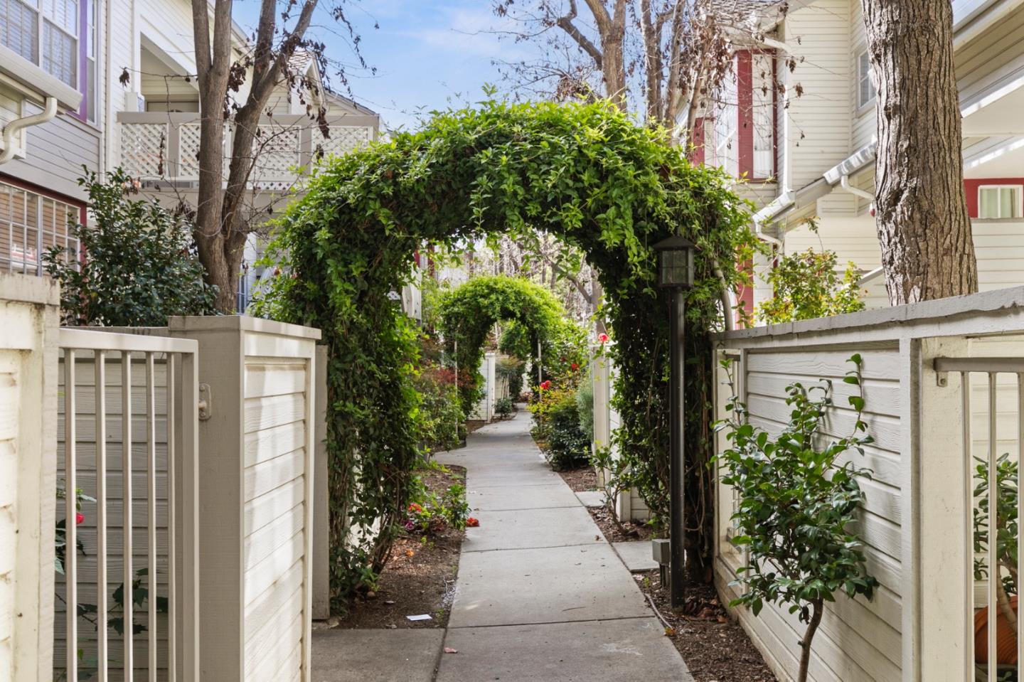 Detail Gallery Image 26 of 29 For 975 Belmont Ter #2,  Sunnyvale,  CA 94086 - 2 Beds | 2/1 Baths