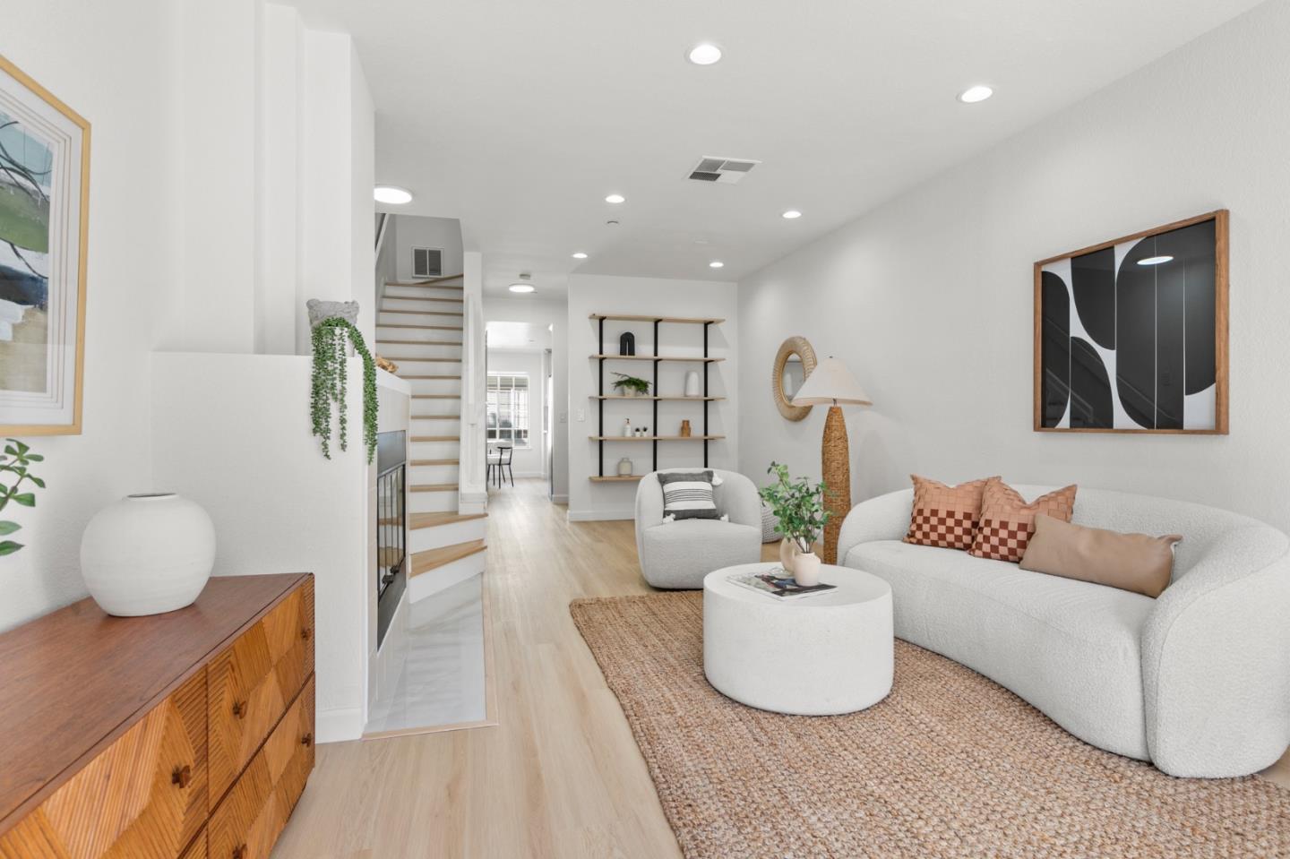 Detail Gallery Image 3 of 29 For 975 Belmont Ter #2,  Sunnyvale,  CA 94086 - 2 Beds | 2/1 Baths