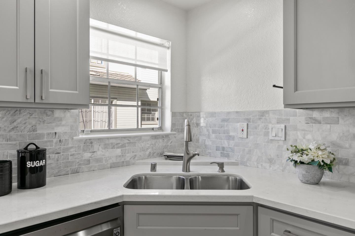 Detail Gallery Image 9 of 29 For 975 Belmont Ter #2,  Sunnyvale,  CA 94086 - 2 Beds | 2/1 Baths