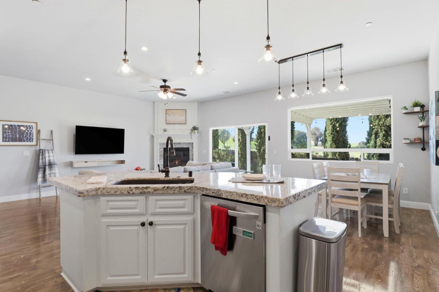 Detail Gallery Image 13 of 55 For 83 San Antonio St, San Juan Bautista,  CA 95045 - 4 Beds | 2 Baths