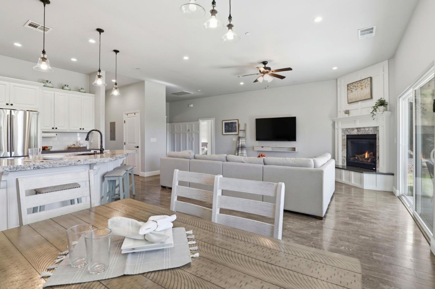 Detail Gallery Image 16 of 55 For 83 San Antonio St, San Juan Bautista,  CA 95045 - 4 Beds | 2 Baths