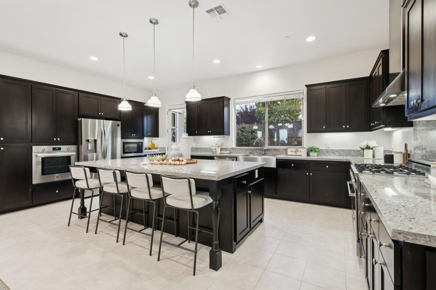 Detail Gallery Image 9 of 85 For 1452 Cottlestone Ct, San Jose,  CA 95121 - 5 Beds | 4 Baths