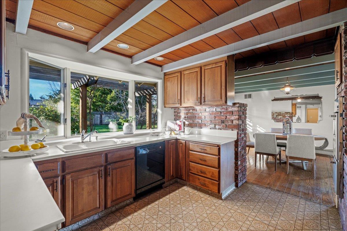 Detail Gallery Image 10 of 41 For 393 Covington Rd, Los Altos,  CA 94024 - 3 Beds | 2 Baths