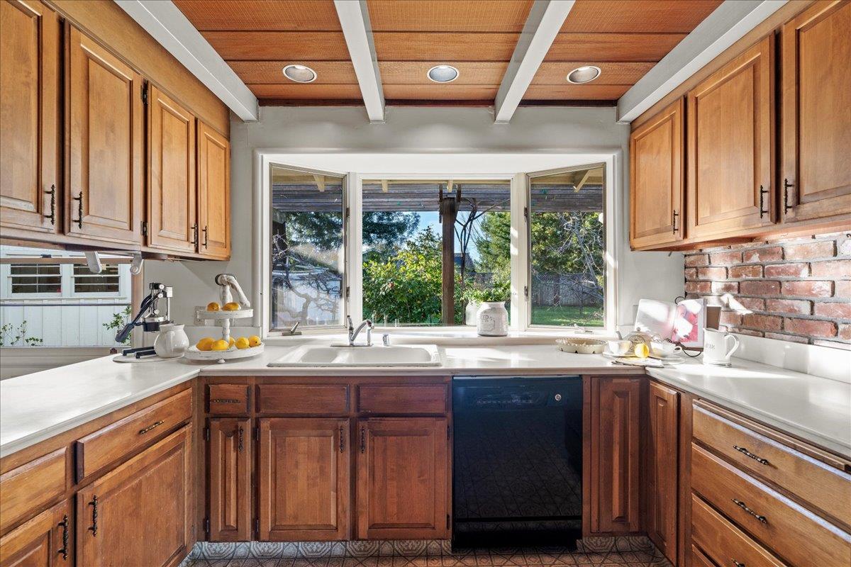 Detail Gallery Image 12 of 41 For 393 Covington Rd, Los Altos,  CA 94024 - 3 Beds | 2 Baths