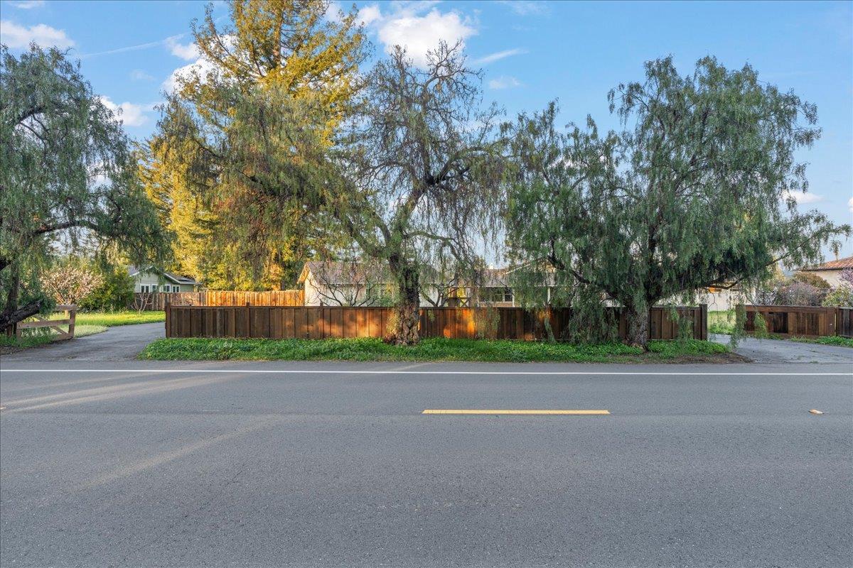 Detail Gallery Image 27 of 41 For 393 Covington Rd, Los Altos,  CA 94024 - 3 Beds | 2 Baths