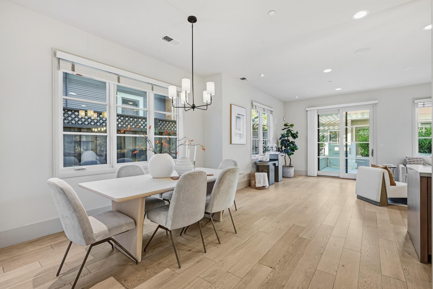 Detail Gallery Image 13 of 29 For 958 California St, Mountain View,  CA 94041 - 4 Beds | 2/1 Baths