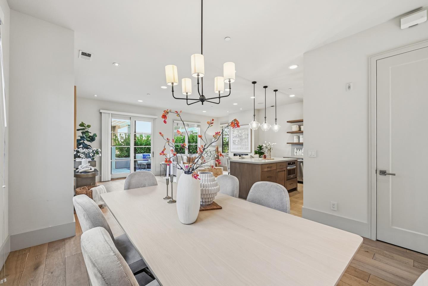 Detail Gallery Image 14 of 29 For 958 California St, Mountain View,  CA 94041 - 4 Beds | 2/1 Baths