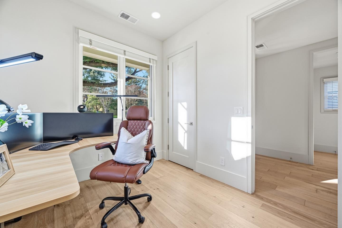 Detail Gallery Image 15 of 29 For 958 California St, Mountain View,  CA 94041 - 4 Beds | 2/1 Baths