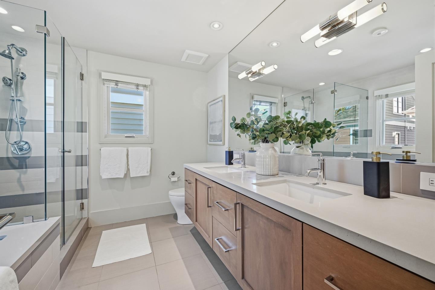 Detail Gallery Image 19 of 29 For 958 California St, Mountain View,  CA 94041 - 4 Beds | 2/1 Baths