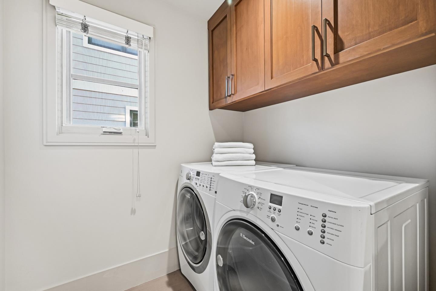 Detail Gallery Image 23 of 29 For 958 California St, Mountain View,  CA 94041 - 4 Beds | 2/1 Baths