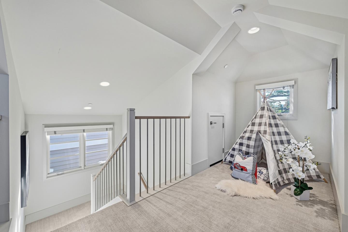 Detail Gallery Image 27 of 29 For 958 California St, Mountain View,  CA 94041 - 4 Beds | 2/1 Baths