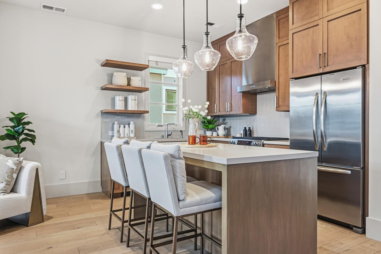 Detail Gallery Image 7 of 29 For 958 California St, Mountain View,  CA 94041 - 4 Beds | 2/1 Baths