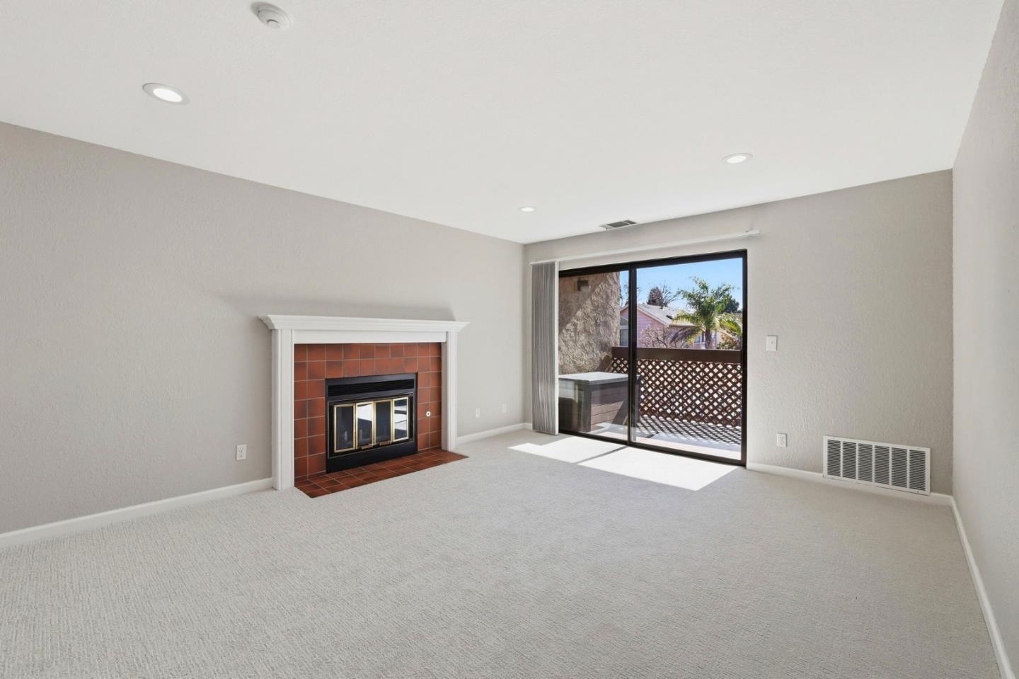 Detail Gallery Image 5 of 33 For 39843 Cedar Blvd #227,  Newark,  CA 94560 - 2 Beds | 2 Baths