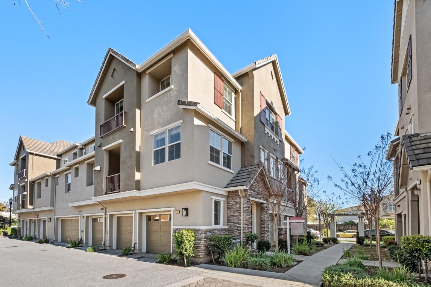 Detail Gallery Image 2 of 61 For 1117 Rock Ave, San Jose,  CA 95131 - 3 Beds | 2/1 Baths