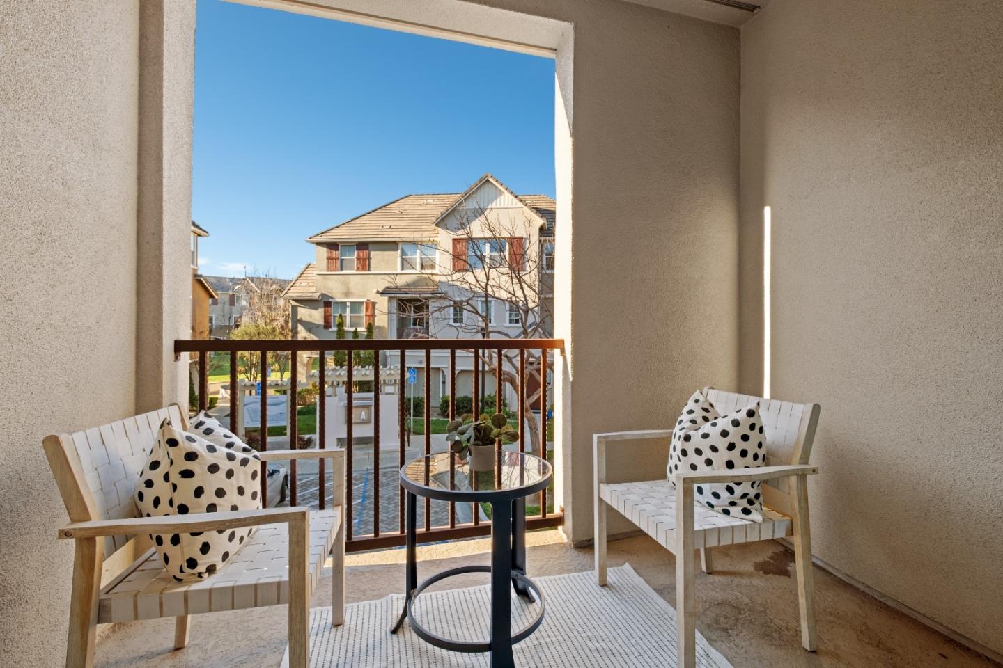 Detail Gallery Image 5 of 61 For 1117 Rock Ave, San Jose,  CA 95131 - 3 Beds | 2/1 Baths