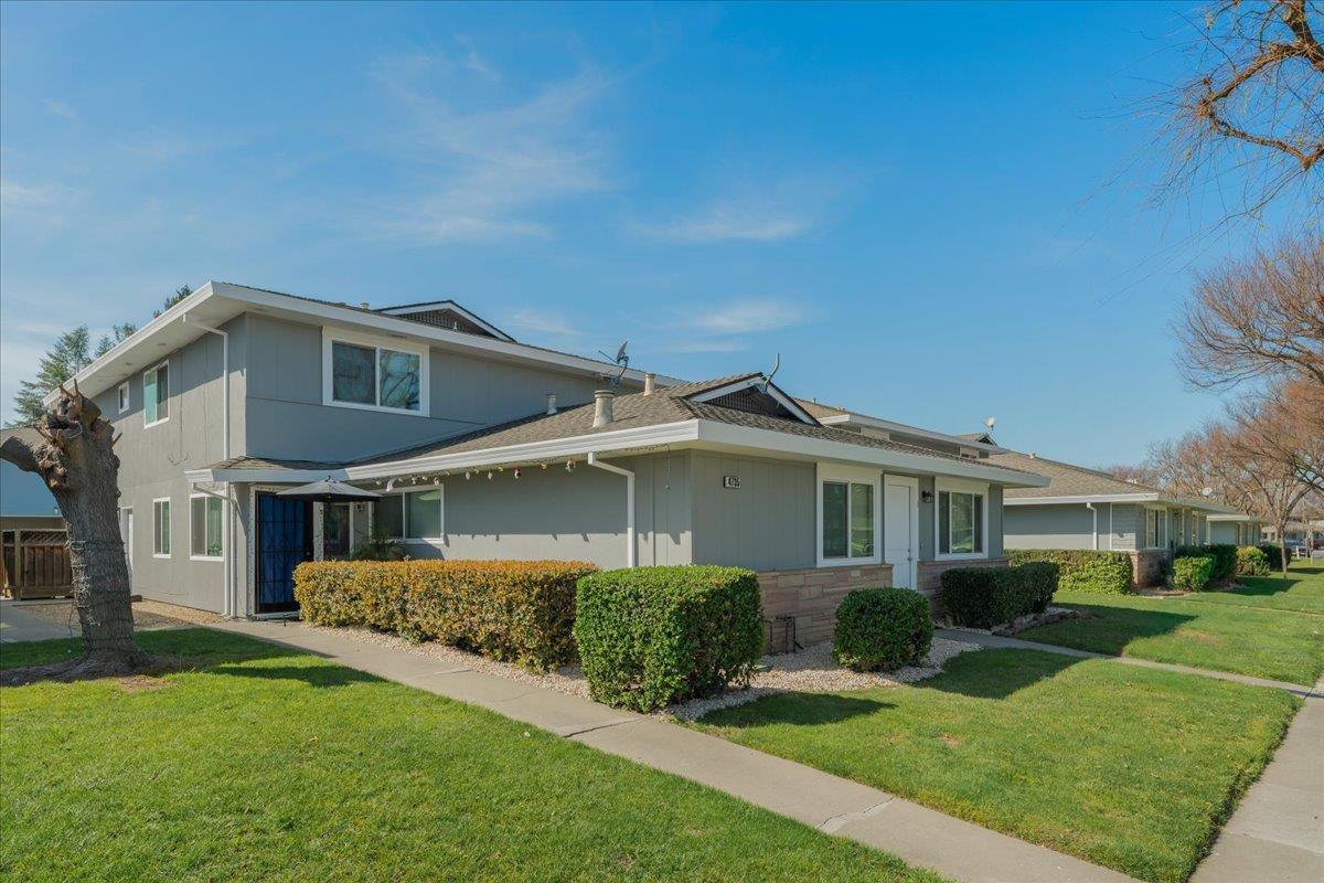 Detail Gallery Image 2 of 17 For 4735 Capay Dr #1,  San Jose,  CA 95118 - 2 Beds | 1 Baths