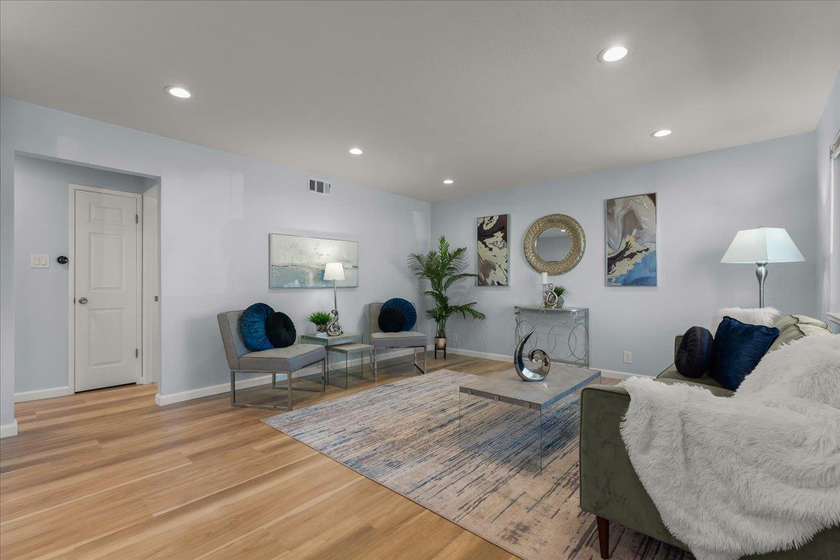 Detail Gallery Image 3 of 17 For 4735 Capay Dr #1,  San Jose,  CA 95118 - 2 Beds | 1 Baths