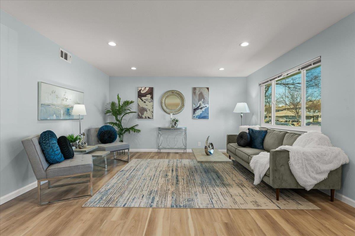 Detail Gallery Image 4 of 17 For 4735 Capay Dr #1,  San Jose,  CA 95118 - 2 Beds | 1 Baths