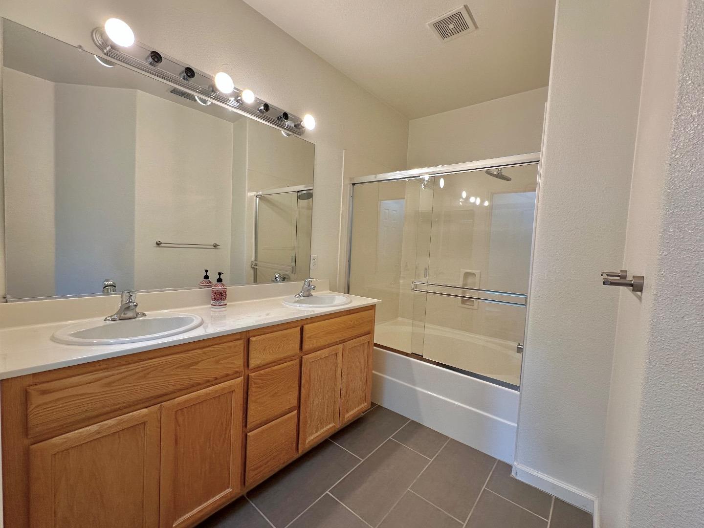 Detail Gallery Image 17 of 27 For 1343 Wayne Way, San Mateo,  CA 94403 - 3 Beds | 2/1 Baths