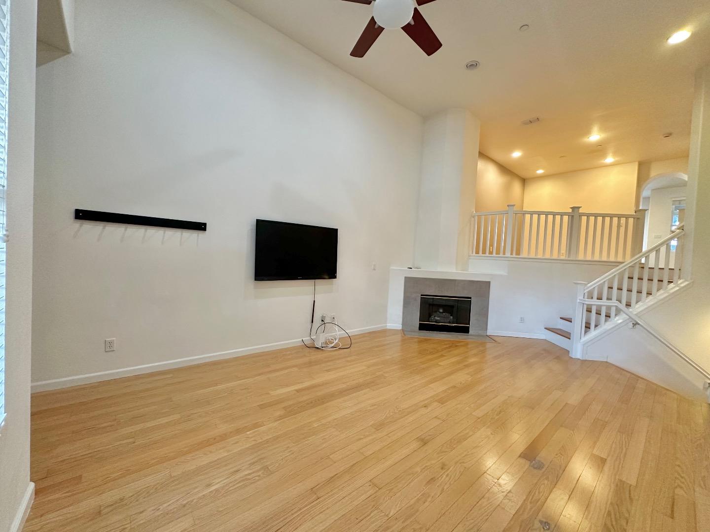 Detail Gallery Image 5 of 27 For 1343 Wayne Way, San Mateo,  CA 94403 - 3 Beds | 2/1 Baths